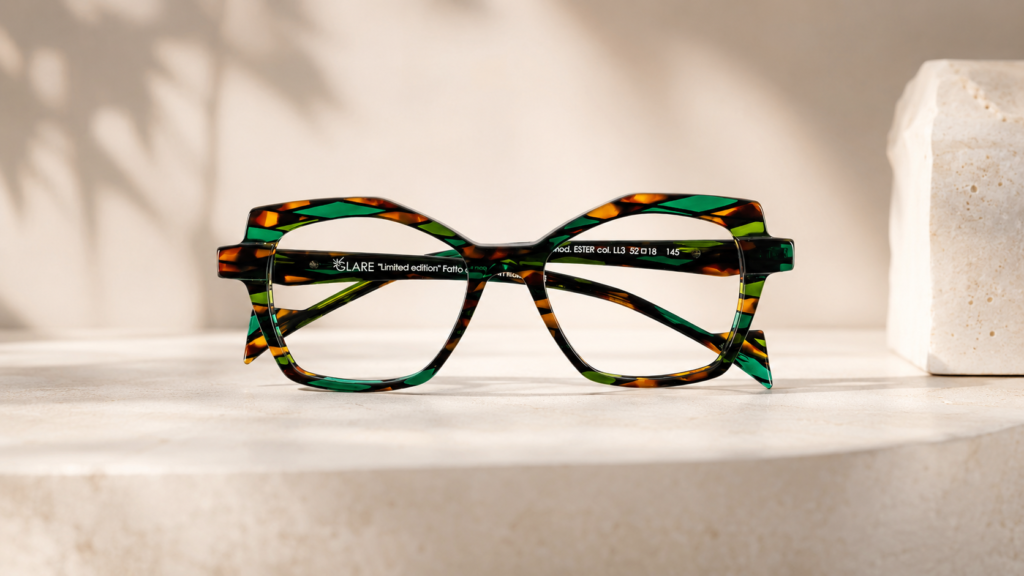 Montatura GLARE: colore, luce e acetato